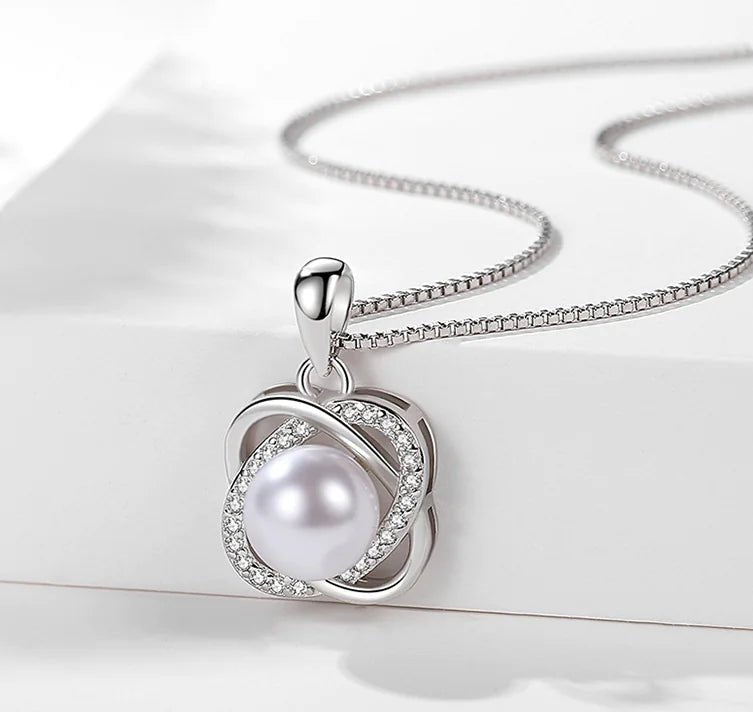 ORL’A Clover Pearl Pendant Necklace in 925 silver with chain, Side-View, symbol of love, hope, luck. ORLA Jewelry Store.